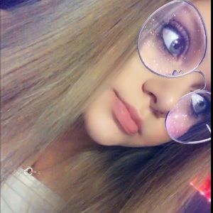 Meet your Posher, Naomi